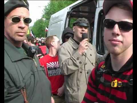 Youtube: Nazis 1. Mai Berlin: Naziordner drehen durch.