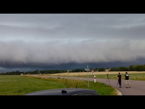 Youtube: Fette Unwetterfront mit Superzelle in Frankreich. Unwetter ziehen nach Deutschland