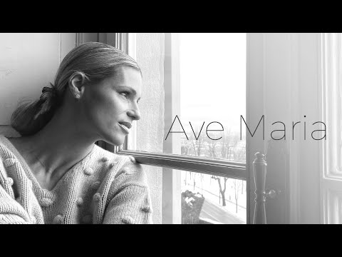 Youtube: Michelle Hunziker - Ave Maria