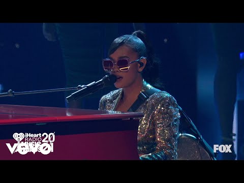 Youtube: "Bennie And The Jets" (Elton John Tribute) (Live at the 2021 iHeartRadio Music Awards)