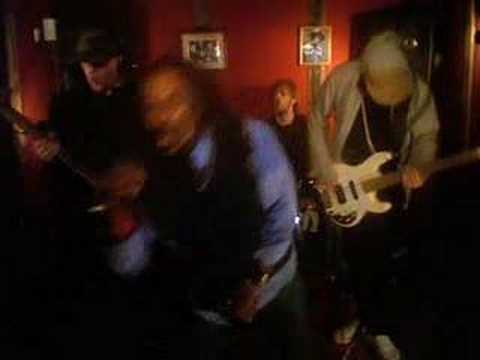 Youtube: SKINDRED - Rat Race