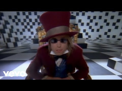 Youtube: Tom Petty And The Heartbreakers - Don't Come Around Here No More (Official Music Video)