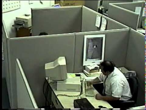 Youtube: Mann rastet aus und zerstört Computer
