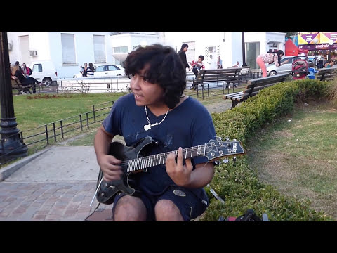 Youtube: Sultans of swing - Amazing guitar performance in Buenos Aires streets - Cover by Damian Salazar