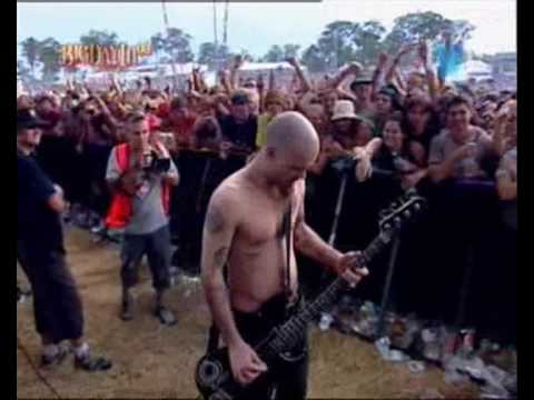 Youtube: QOTSA - Live (BDO 03) - (01) Feel good Hit of the Summer