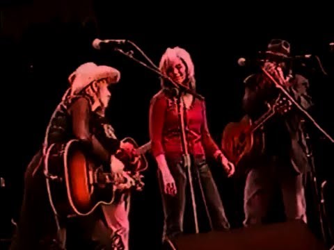 Youtube: Lucinda Williams/Emmylou Harris/Neil Young - Greenville