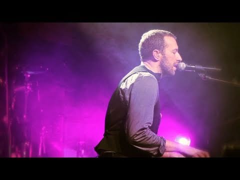 Youtube: Coldplay - Christmas Lights (Live from Liverpool)