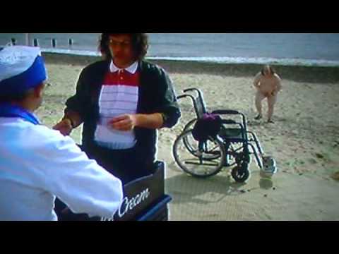 Youtube: Little Britain - Andy am Strand