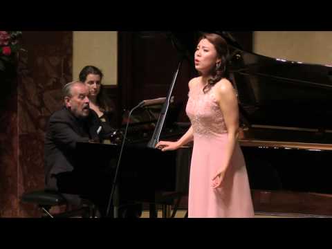 Youtube: Sumi Hwang - RACHMANINOV Ne poy, krasavitsa, pri mne