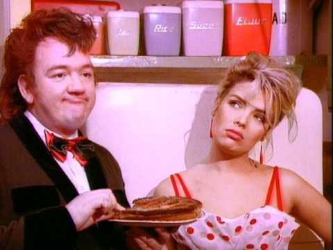 Youtube: Mel & Kim - Rockin' Around The Christmas Tree