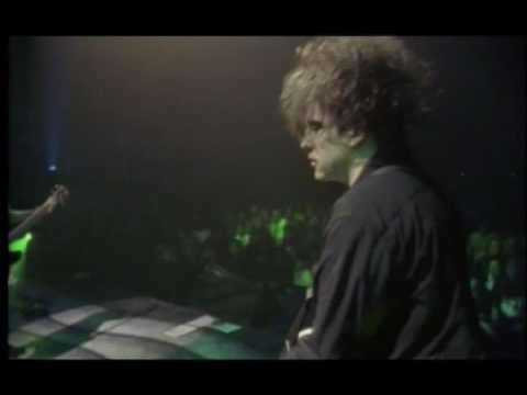Youtube: The Cure - A Forest (Live 1992)