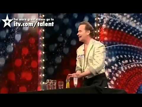 Youtube: Das Supertalent 2010 Stevie Starr schluckt Münzen und Billiardkugel !