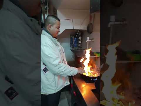 Youtube: Tossing Vegetables On Fire Wok 🔥👨‍🍳 #fire #vegetables #chef #shorts #cheflife #delicious #trending