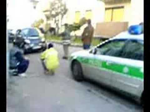 Youtube: polizei demoliert Motorroller