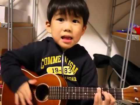 Youtube: Kleines Kind spielt Gitarre und singt