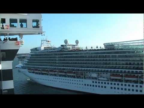 Youtube: Queen Mary 2 & Azura Horn Battle Salute!
