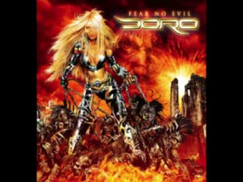 Youtube: Doro Pesch und Tarja Turunen - Walking with the angels [Fear No Evil:2009]