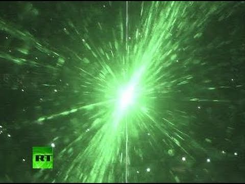 Youtube: 'Laser attack' caught on tape: View from plane cockpit