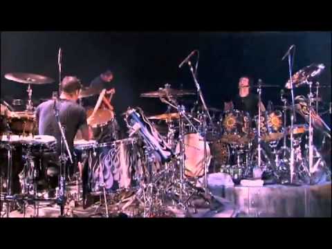 Youtube: Godsmack - Drum Battle HD - Sully Erna vs Shannon Larkin - Batalla De Los Tambores (HD).flv