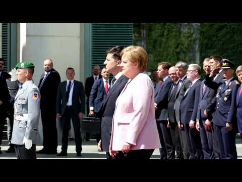 Youtube: Bundeskanzlerin Merkel zittert beim Staatsempfang - das sagt sie dazu
