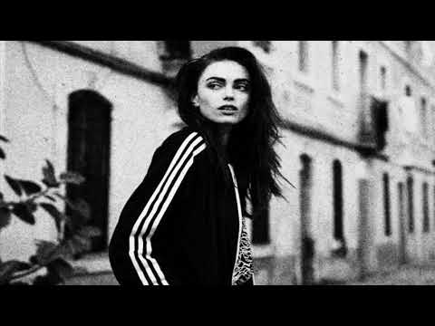 Youtube: London Grammar - Strong (Judah Remix)