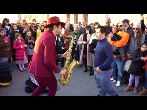 Youtube: "L' Amour Toujours" - STREET SAX PERFORMANCE
