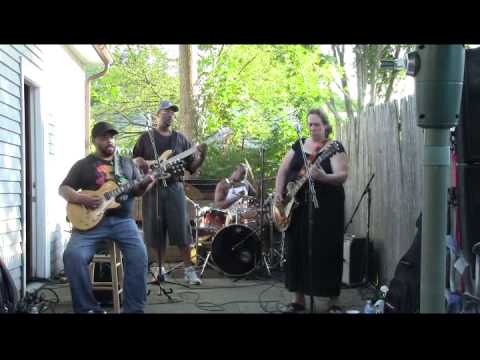 Youtube: Unbelievable  Version of Walkin' Blues Joanna Connor Band @ Carty BBQ  Norwood, Massachusetts, USA.