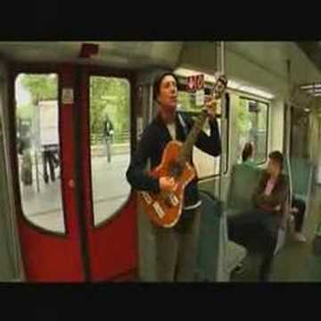 Youtube: Gitarre-Moabit mit "der Körper" in der S-Bahn