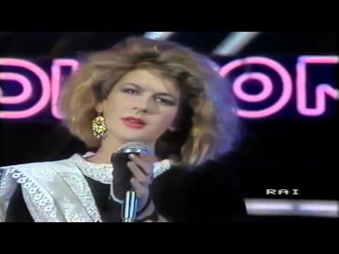 Youtube: Valerie Dore - Get Closer (Live) incl Lyrics