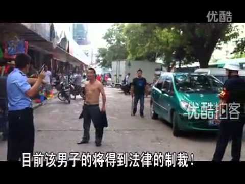 Youtube: Police expertly subdue man wielding large knife in China