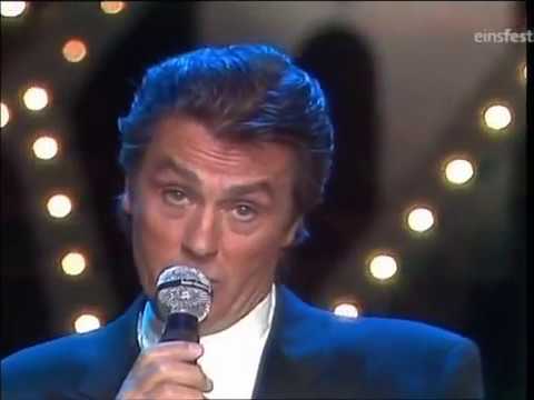 Youtube: Alain Delon - Comme au Cinema