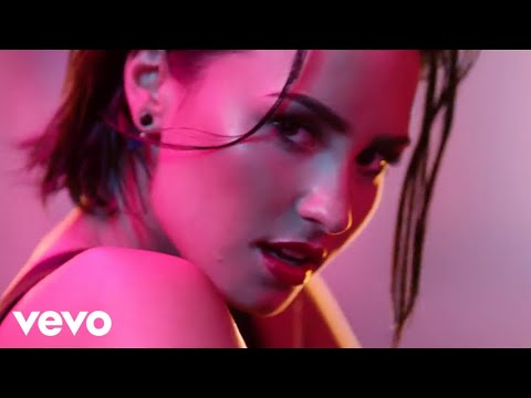 Youtube: Demi Lovato - Cool for the Summer (Official Video)