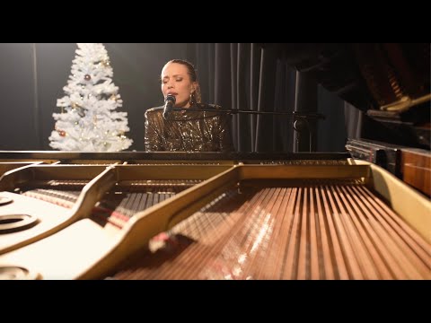 Youtube: White Christmas / Let it snow - A Christmas Mash up - Ida Elina & friends
