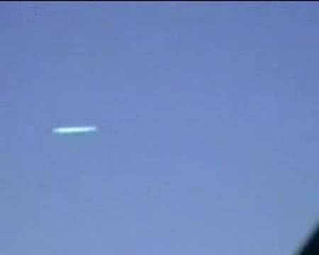 Youtube: gigantic cigar shaped UFO (non English report)