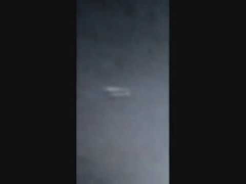 Youtube: Iceland Volcano cam ufo Captured 2 april 2010 .