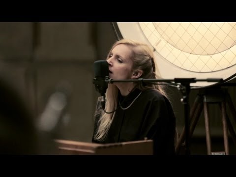 Youtube: Agnes Obel - The Curse (Berlin Live Session)