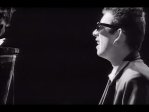 Youtube: The Pogues -  Fairytale Of New York (Official Video)