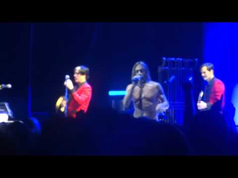 Youtube: Iggy Pop & Josh Homme LIVE Hamburg Mehr! Theater 08.05.2016 - The Passenger HD