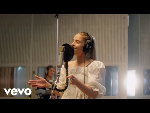 Youtube: London Grammar - Lord It's A Feeling Orchestral (Amazon Original)