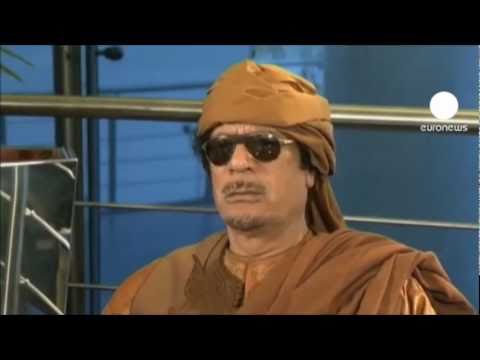 Youtube: Gadafi se ríe - Gaddafi laughing