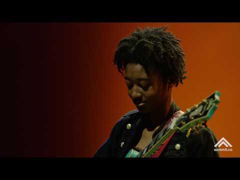 Youtube: Melanie Faye Guitar Tribute to Jimi Hendrix and Mariah Carey at Summit LA18