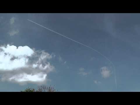 Youtube: Flugzeug fliegt eine scharfe Kurve
