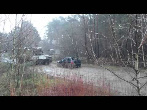 Youtube: Gepard Panzer macht ein Auto platt