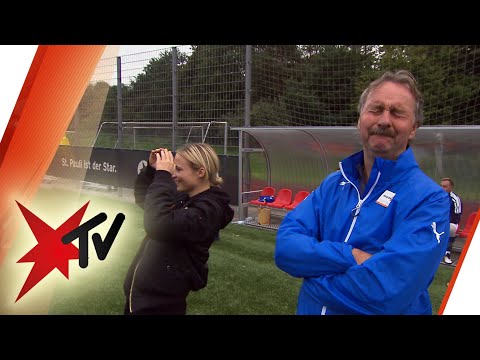 Youtube: Die schlechtesten Fußballer Deutschlands: Peter Neururers "Team Leidenschaft" | stern TV