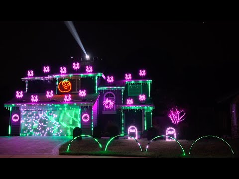 Youtube: Enter Sandman (Metallica) 2020 Halloween Light Show