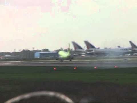 Youtube: very  hard landing,  strong wind, boeing 737-800