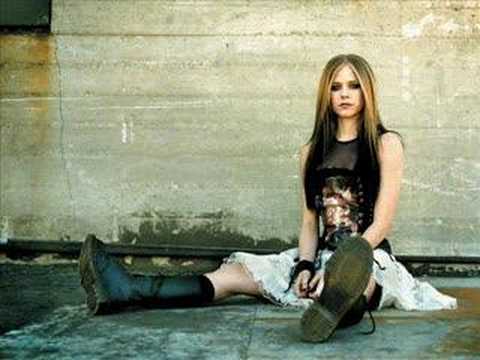 Youtube: Avril Lavigne - Fall To Pieces