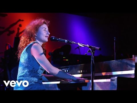 Youtube: Tori Amos - Winter (Live)