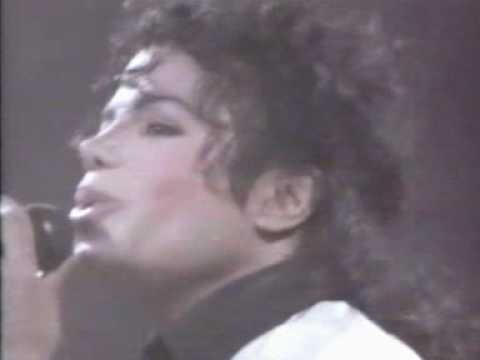 Youtube: Michael Jackson - Another Part Of Me Live (Paris Bad World Tour)