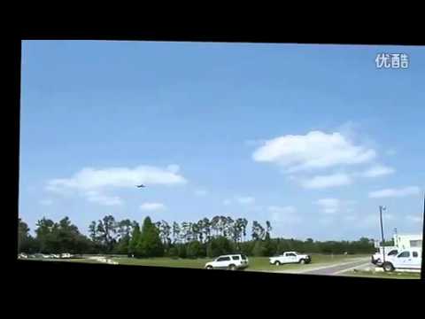 Youtube: 国外意外拍到UFO飞碟高速穿过云层